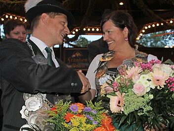 Regenten unter sich: Frank Jungkunz gratuliert Carolin Zipfel-Kempf. Foto: Veronika Schadeck