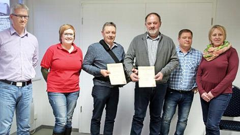 Ehrungen gab es bei Hauptversammlung der Autenhaus"ner Musikanten. Von links: Konrad Keller, Kathrin Morgenroth, Bernhard Mey, Willi Kellner, Stefan Nietzsche und Sonja Meister. Foto: Bettina Knauth