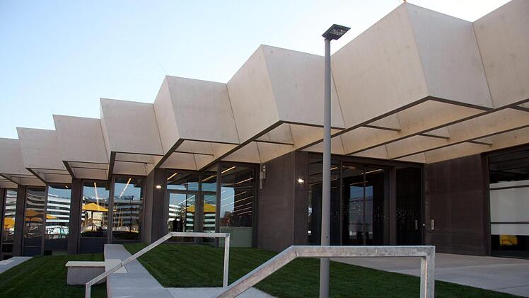 Impressionen von der Einweihung des "Halftime"     Foto: Richard Sänger