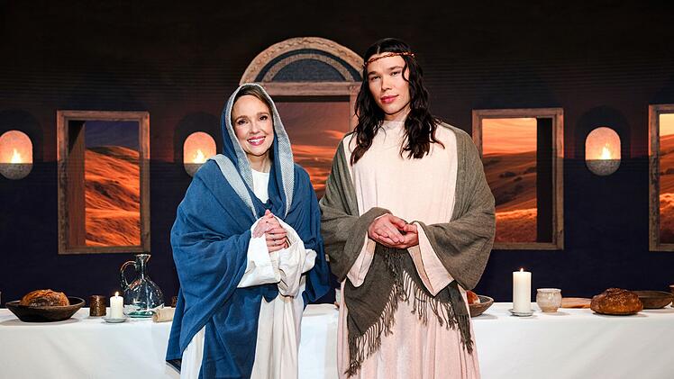 Comedian Helge Mark tritt als Interview-Gast und Sohn Gottes auf.