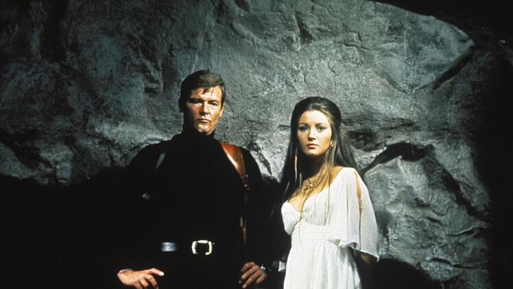 Ende gut, alles gut. Agent 007 (Roger Moore) und Solitaire (Jane Seymour) konnten den Unterweltboss zur Strecke bringen.