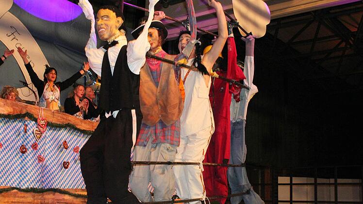Das Männerballett "Gang 2.0" aus Steinbach zeigte Akrobatik