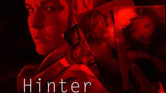 "Hinter rotem Samt" ist ein Thriller. Noch kein ganzer Spielfilm. Aber die 20 Minuten haben es in sich.