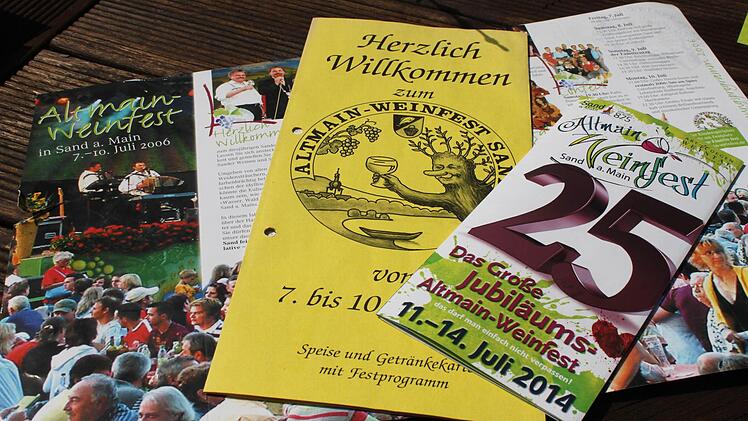 Die Prorgramme des Sander Weinfestes im Wandel der Zeit.