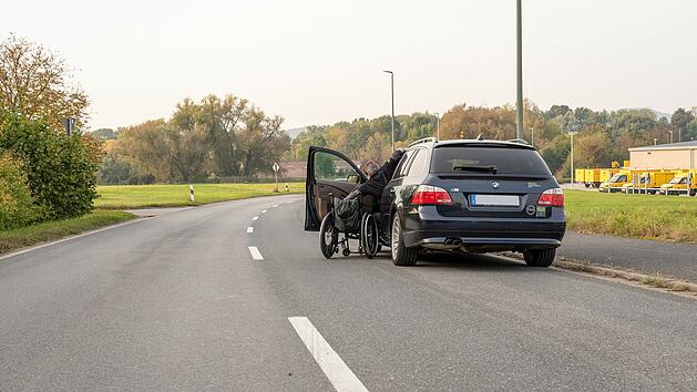 Bad Staffelstein: Rollstuhlfahrer Marc sollte auf Stra&szlig;e parken  - nun reagiert die Stadt