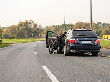 Bad Staffelstein: Rollstuhlfahrer Marc sollte auf Stra&szlig;e parken  - nun reagiert die Stadt