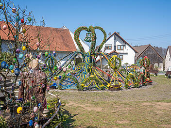 Schönes Ausflugsziel in Franken: "Größter Osterbrunnen der Welt" eröffnet