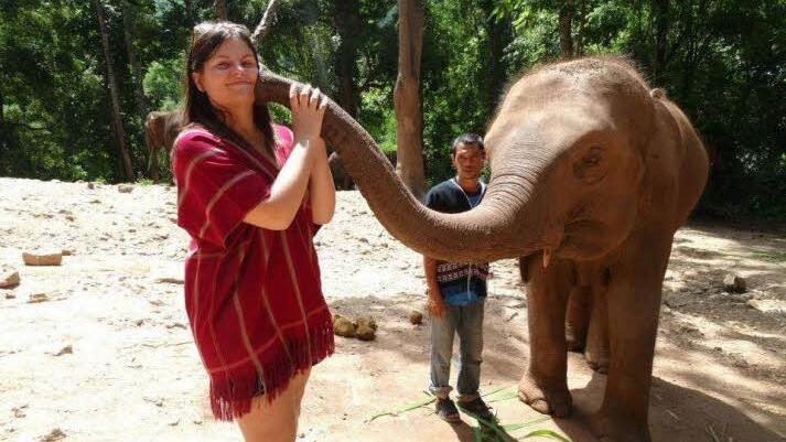 Während eines Ausflugs nach Thailand kam Theresa Schuhmann befreiten Elefanten auf einer Farm ganz nahe. Foto: Theresa Schuhmann