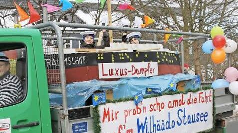 Kreuzfahrer auf dem "Rödensee".