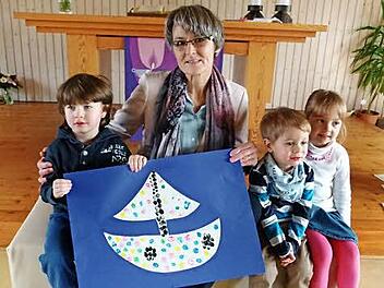 "Ihre Kinder" bedanken sich bei Angelika Wurst mit einem selbstgemalten Bild. Foto: Lothar Weidner