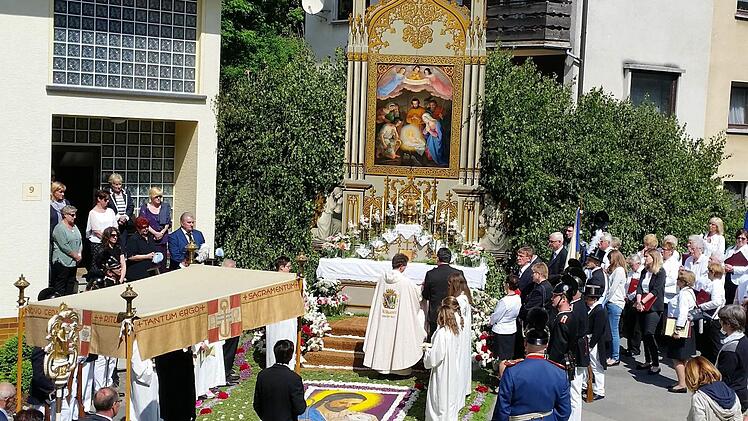 Kalender Dezember: Das Altarbild des Zeuß-Altars ziert das Dezemberblatt.  Foto: privat