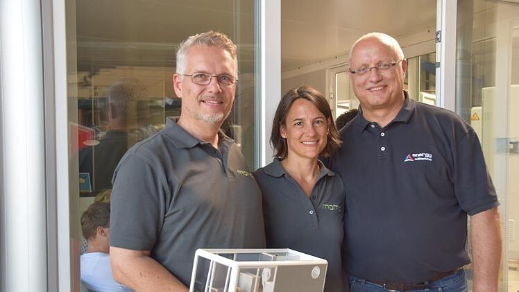 Die Macher hinter den Kleinst-H&auml;usern aus Forchheim sind Florian Stolzenberger, seine Ehefrau Anja und Michael Zentgraf (v. l.).