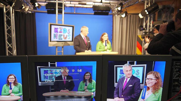 Mit hochmoderner Technik sind die Studios von "Nec-TV" ausgestattet.