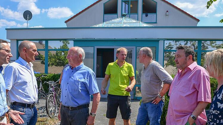 Anwohner aus Bamberg-Nord fühlen sich benachteiligt: Sie fordern eine Rücknahme der Genehmigung für die Moschee des deutsch-arabischen Vereins in der Baunacher Straße (im Hintergrund).  Fotos: Ronald Rinklef