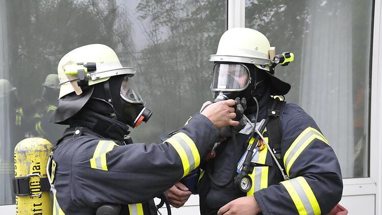 Seit Oktober 2020 ist der Übungsbetrieb in Präsenzform bei den Feuerwehren wegen der Corona-Pandemie eingestellt. Wegen dieser langen Zwangspause besteht erheblicher Nachholbedarf im Übungsdienst um optimal für den Einsatz gerüstet zu sein. Foto: Peter Klopf