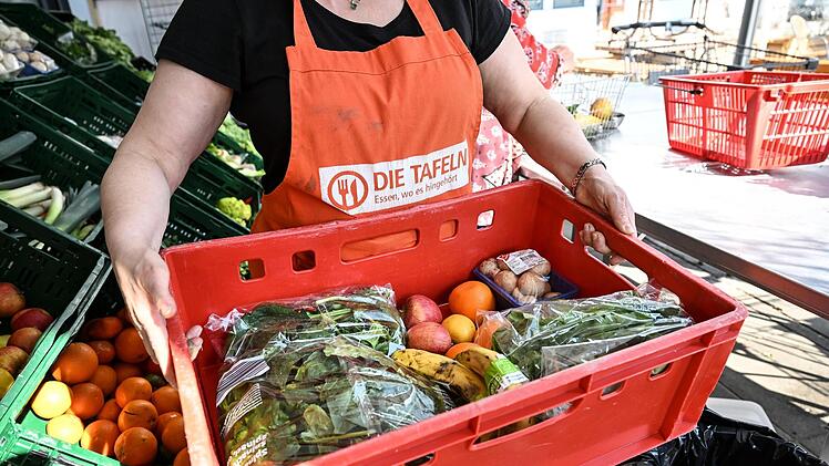 Für Menschen in Not sind die Tafeln wichtige Anlaufstellen. Dort können sie sich mit Lebensmitteln versorgen.
