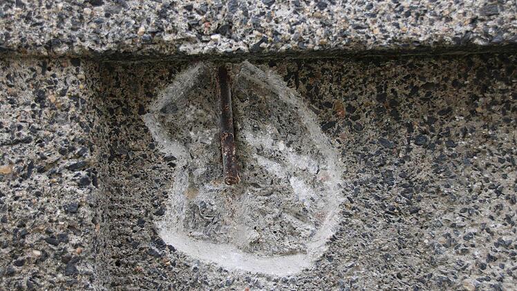 Bereits vorab wurde an einigen Stellen der Schaden bestimmt. Foto: Ralf Ruppert