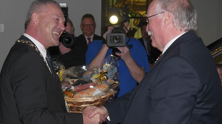 Frank Rebhan (links) und Regierungspräsident Wilhelm Wenning. Foto: Berthold Köhler