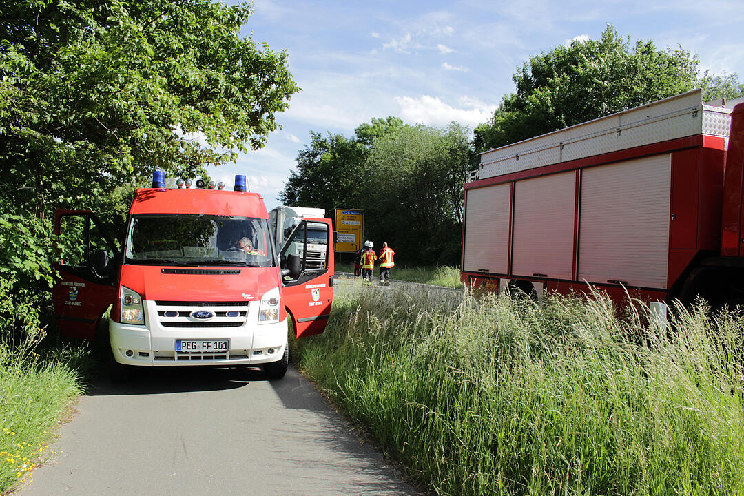 Pegnitz: Cabrio kracht frontal in Lkw