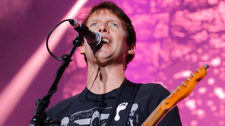 Umjubeltes Konzert: James Blunt begeisterte 6000 Besucher auf dem Coburger Schlossplatz.  Foto: Matthias Hoch