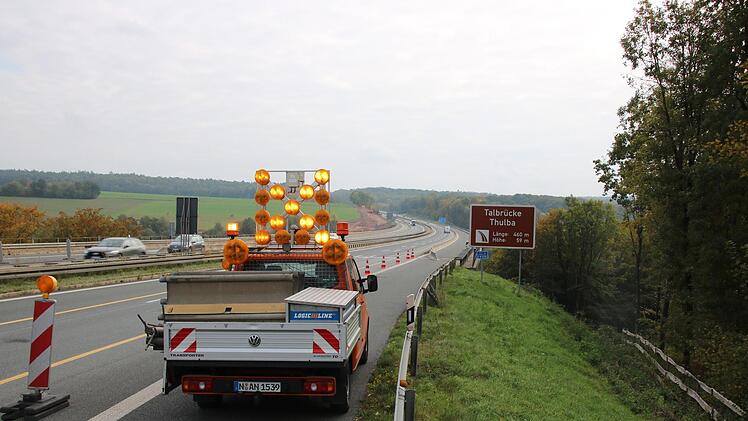 Weil die Fahrbahn aktuell ertüchtigt wird, kommt es noch bis Ende nächster Woche zu Behinderungen auf der A 7. Foto: Ralf Ruppert