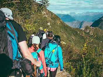 Wanderrucksäcke unterscheiden sich in vielen Merkmalen. So findest du den Rucksack, der zu dir und deinem Abenteuer passt.