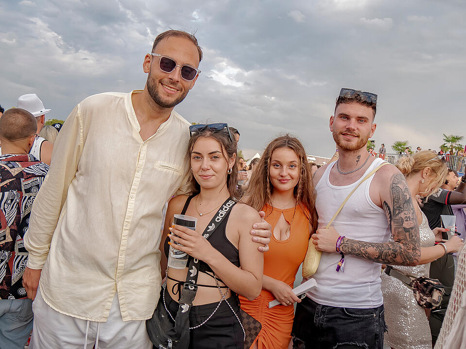 Mit internationalen und nationalen Live-Acts!