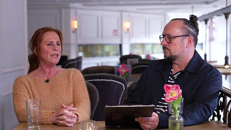 Was wird Tim heute wohl kredenzen? Maike und Gabriel haben keine Ahnung.
