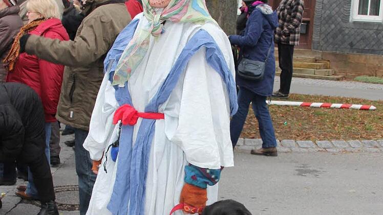Mit treuem Begleiter: Pfarrerin Sonja von Aschen als Wüstenfrau.