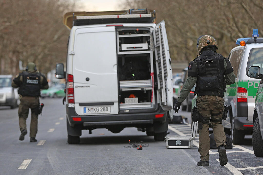 SEK-EInsatz in Schweinfurt unblutig beendet - Zwei Schuetzen festgenommen