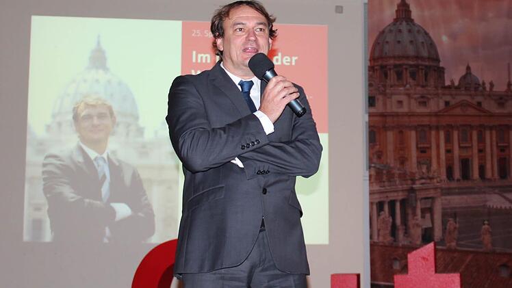 Andreas Englisch wusste so manche Anekdote aus dem Vatikan zu berichten. Foto: Johanna Blum