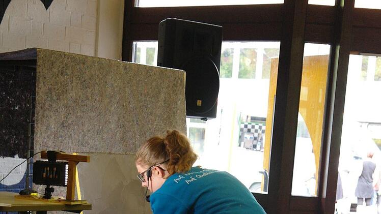 Lena Hartig fertigte eine Tafel in der "Stucco Eleganza"-Technik. Foto: Stephanie Elm