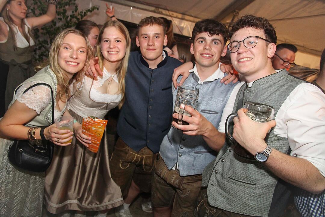 Gro&szlig;losnitz feiert!
