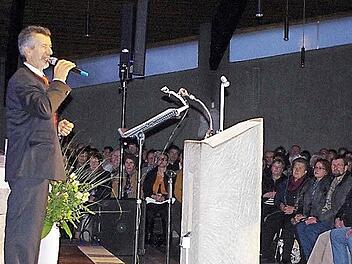 Die "Stimme der Dolomiten", Oswald Sattler, begeisterte in Friesen. Foto: eh