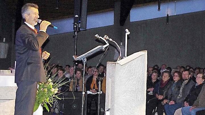 Die "Stimme der Dolomiten", Oswald Sattler, begeisterte in Friesen. Foto: eh