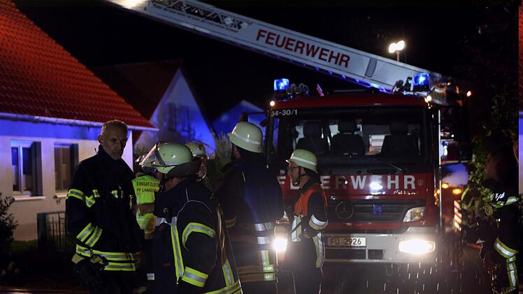 Am 20.07.2017 kam es in der Mecklenburger Straße in Langenzenn (Landkreis Fürth) zu einem Dachstuhlbrand in einem Einfamilienhaus. Foto:News5/Merzbach