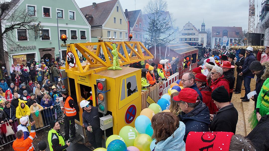 Die Narren sind los: Faschingszug zieht durch Allersberg