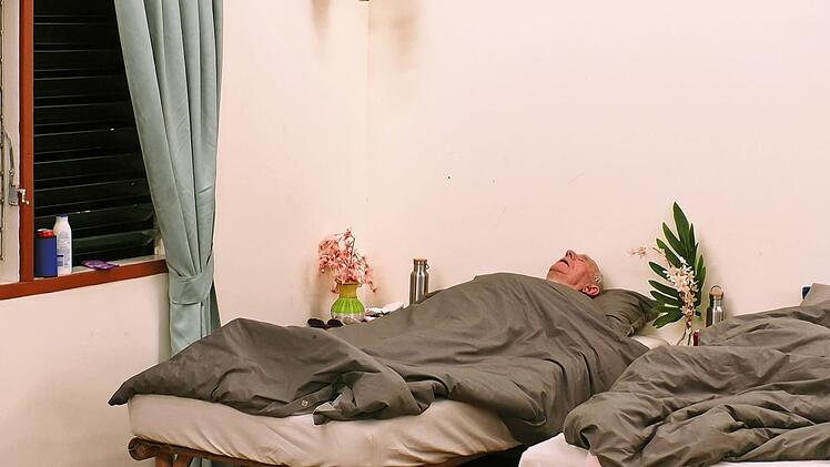 W&auml;hrend sich die anderen Stars Sorgen um Fr&eacute;d&eacute;rics Zustand machen, lehnt dieser eine &auml;rztliche Behandlung im Krankenhaus ab.