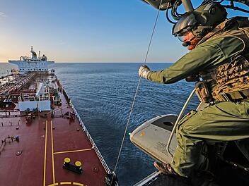 Britische Armee stoppt Schattenflotte-Tanker