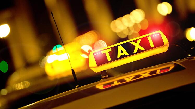 Eine flexible Nahverkehrslösung für Jugendliche, die nachts nach Hause wollen: Das 50/50-Taxi bald auch in Kulmbach?