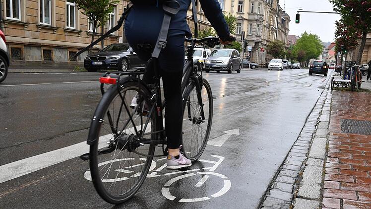 Laut der vorläufigen Unfallstatistik 2018 des Statistische Bundesamtes gab es 2018 618 Tote und 70.000 Verletze auf den bayrischen Straßen. Foto: Ronald Rinklef