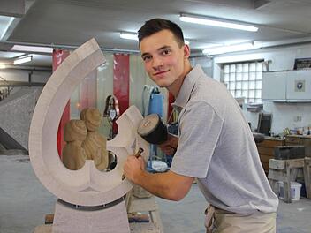 Mit seinem Gesellenstück kam Julian Speer bayernweit auf den dritten Platz. In Coburg schloss er mit der Traumnote 1,0 ab.Christiane Lehmann
