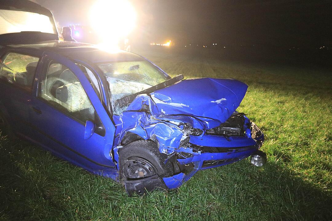 Auto von Straße geschleudert: Zwei Schwerverletzte im Kreis Kronach