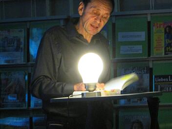 Spannende Einblicke in seine Erstlingswerk gab Matthias Soeder in der Stadtbibliothek. Winfried Ehling