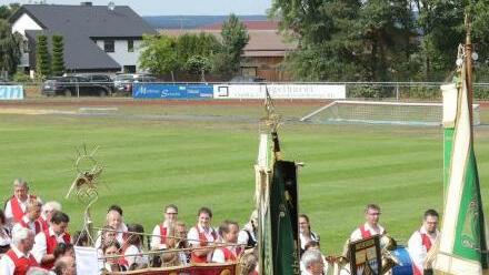 Der Festzug in Langensendelbach Foto: Barbara Herbst
