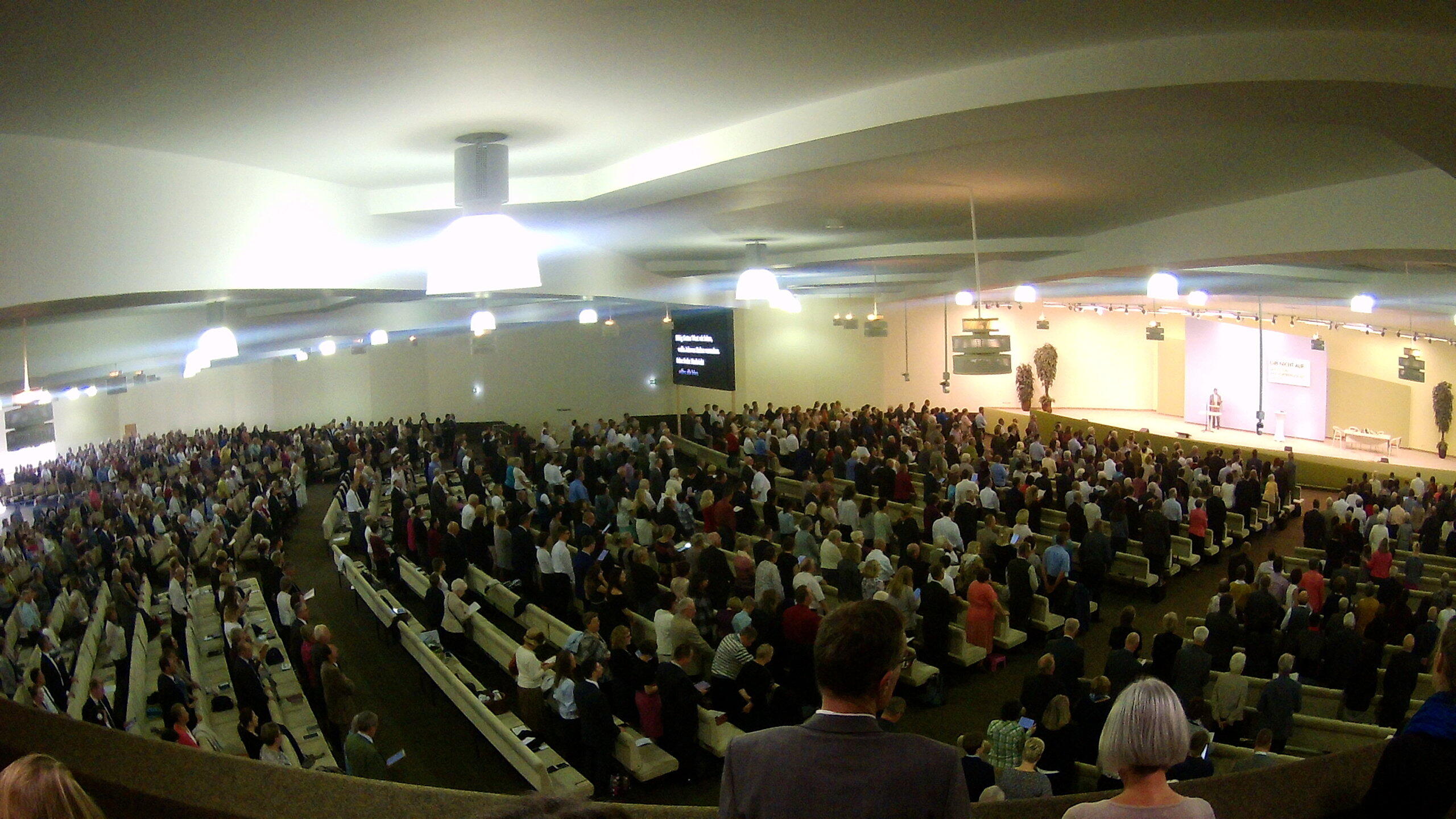 Als Christ mutig bleiben wie? Neustädter Zeugen Jehovas besuchten Kongress