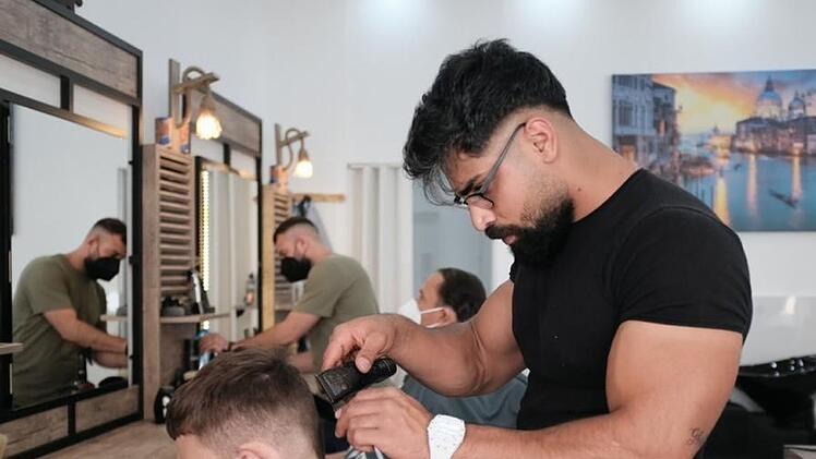 Erlanger Friseur schneidet Hilfsbed&uuml;rftigen kostenlos die Haare