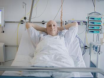 Was geht in Philipp vor dem Eingriff vor? Der Mittvierziger wird von seiner Frau Kirsten eine Niere erhalten, die sein Leben retten soll.