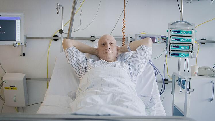 Was geht in Philipp vor dem Eingriff vor? Der Mittvierziger wird von seiner Frau Kirsten eine Niere erhalten, die sein Leben retten soll.