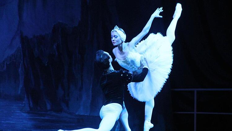 Als Odette begeisterte Guzel Suleymanova und Alexander Butrimovich in der Rolle als Prinz Siegfried.